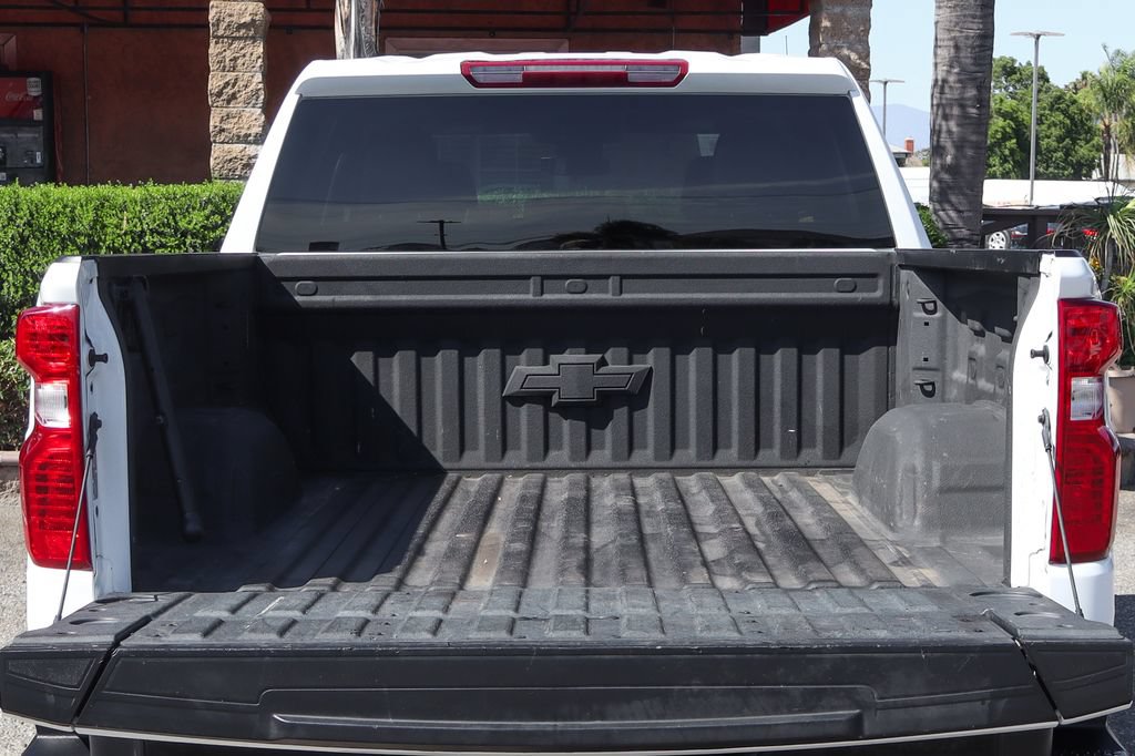 Used 2025 Chevrolet Silverado 1500 Custom Trail Boss w/ Dark Appearance Package AWD/4WD image 8