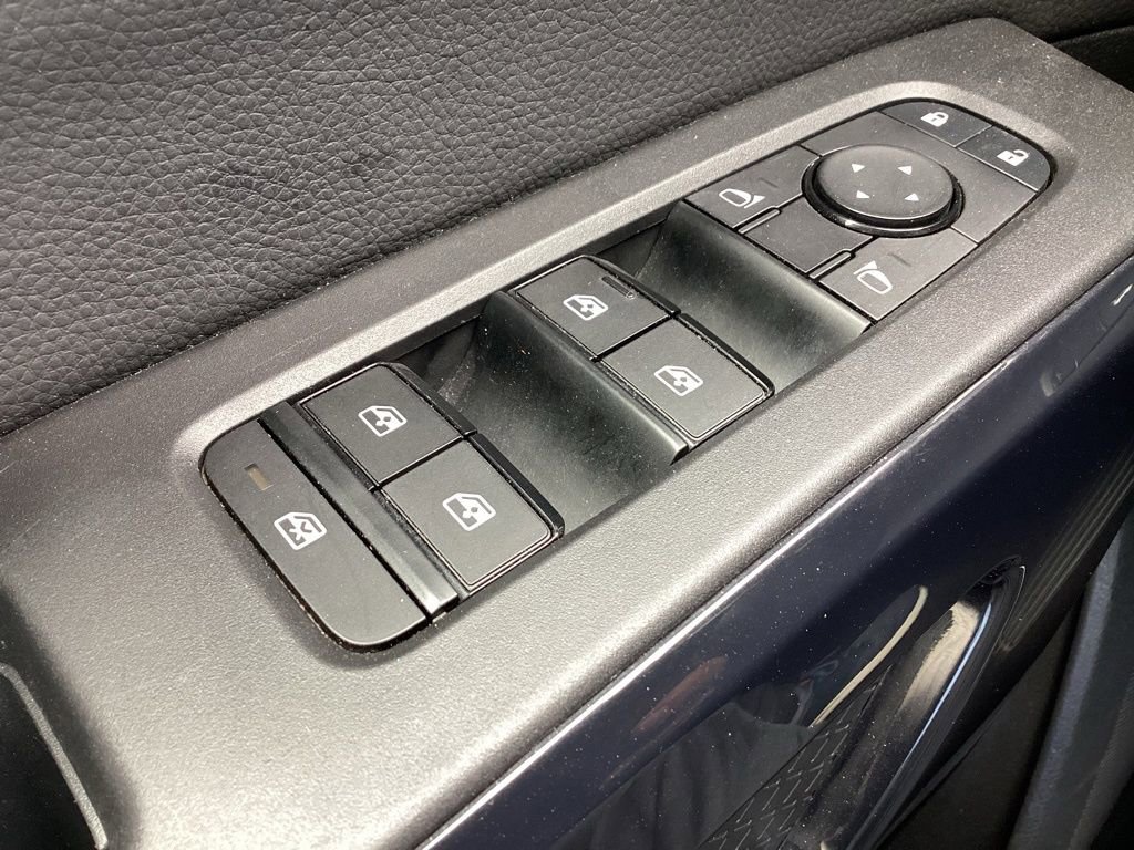 Used 2025 Nissan Pathfinder SV AWD/4WD image 29