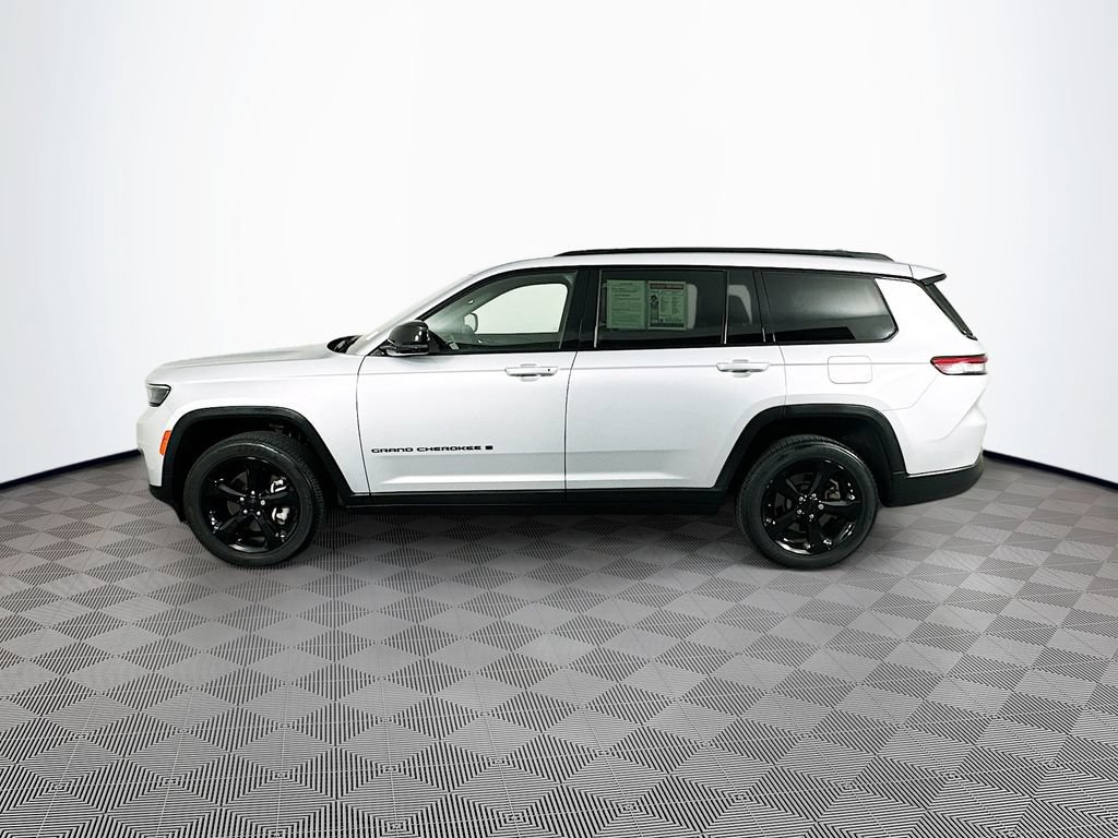 Used 2023 Jeep Grand Cherokee L Laredo AWD/4WD image 7
