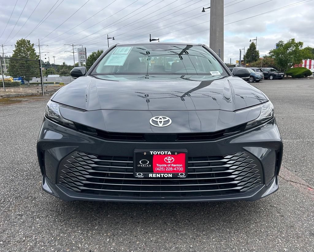 Used 2025 Toyota Camry XLE FWD image 2