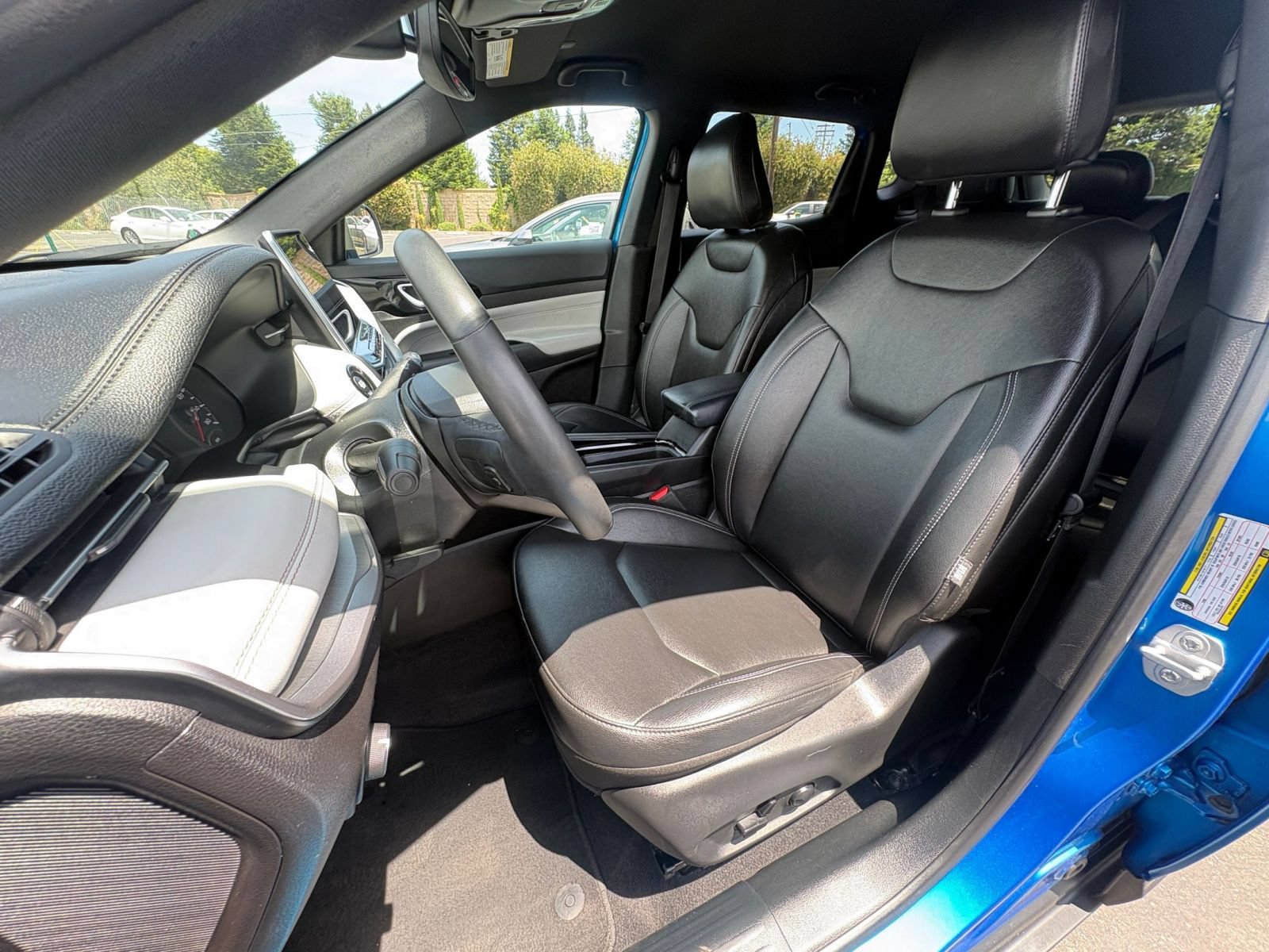 Used 2025 Jeep Compass Limited AWD/4WD image 37
