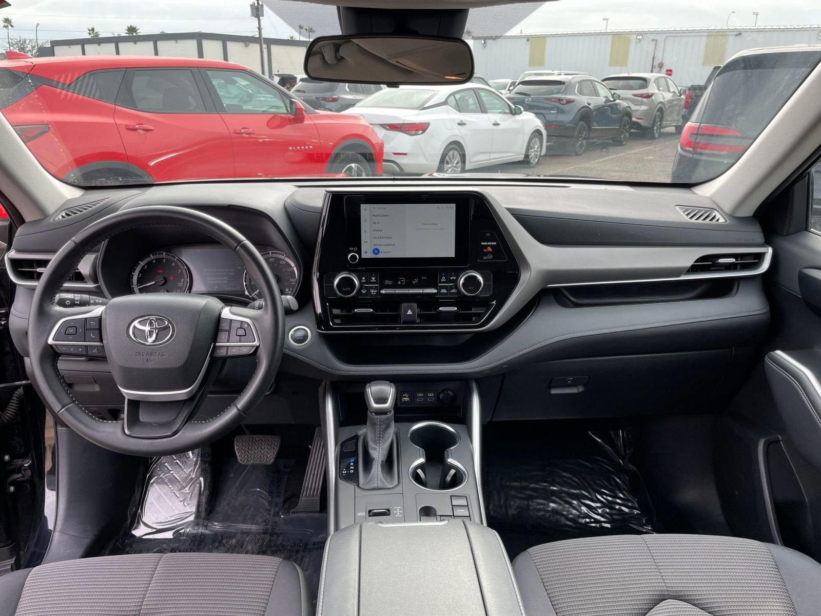 Used 2025 Toyota Highlander LE image 35