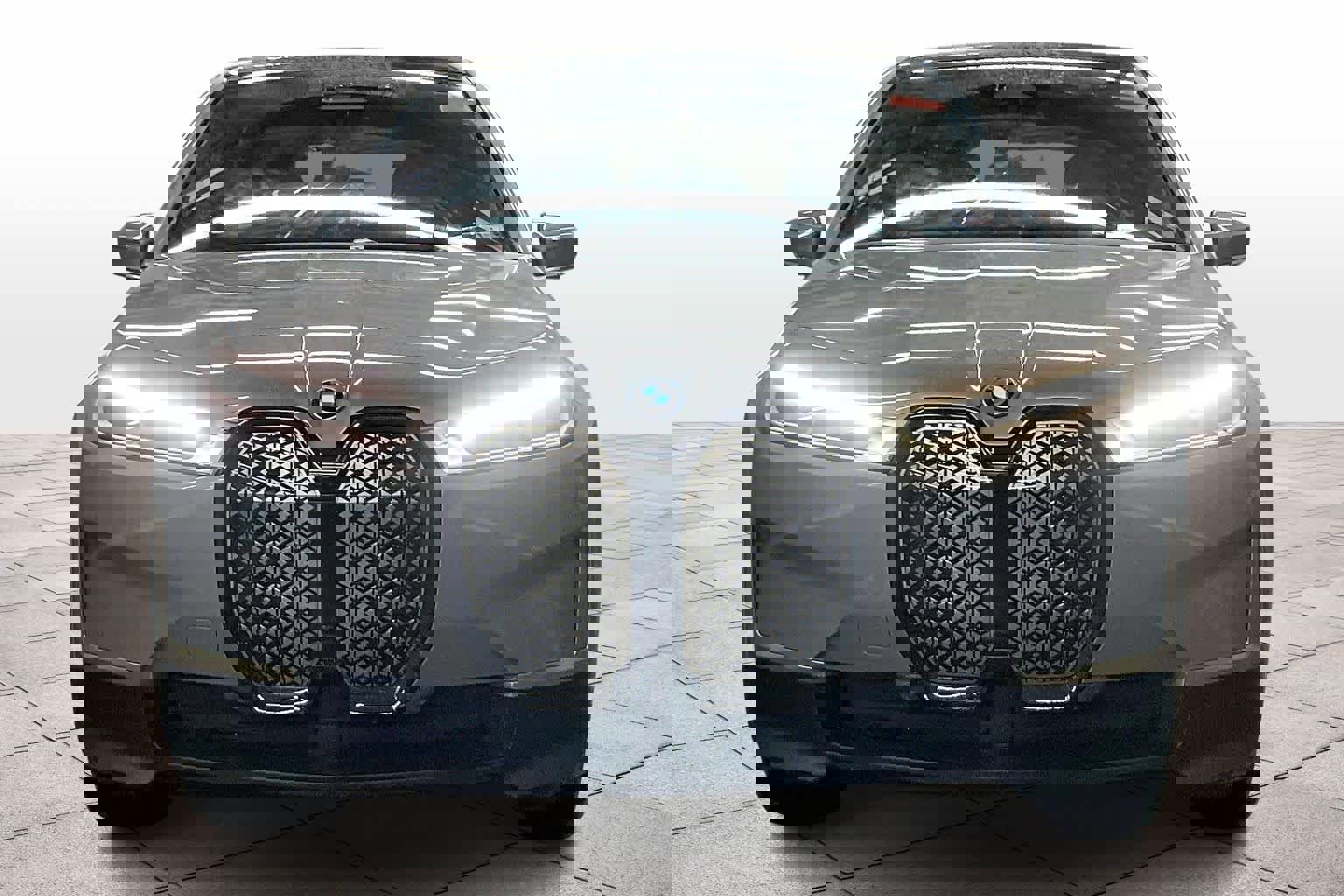 Used 2023 BMW iX xDrive50 image 3