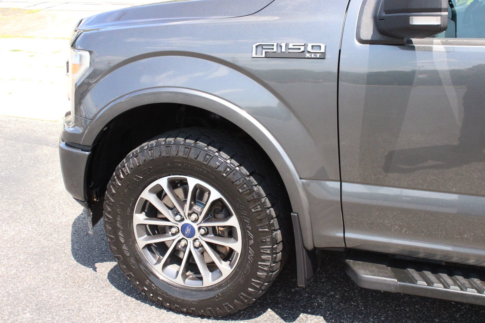 Used 2019 Ford F150 XLT w/ Equipment Group 302A Luxury AWD/4WD image 12