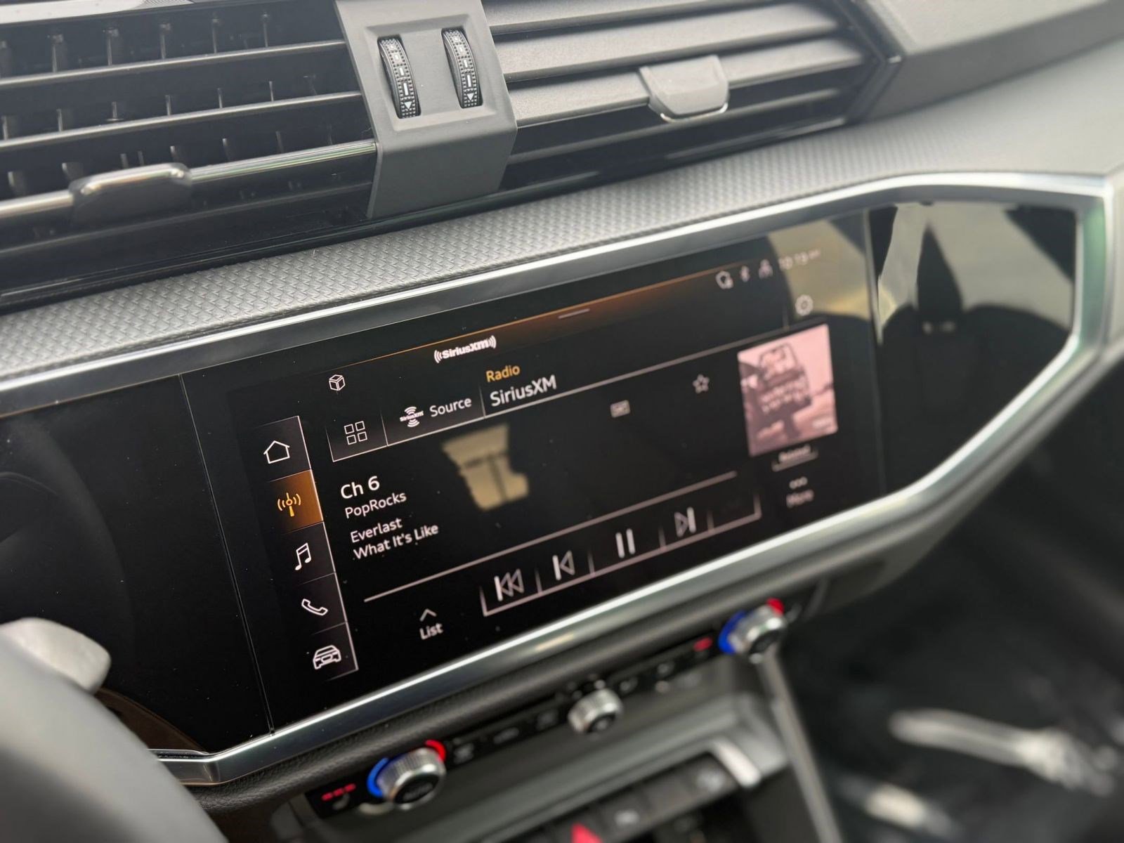 Certified 2025 Audi Q3 2.0T Premium w/ Convenience Package image 26