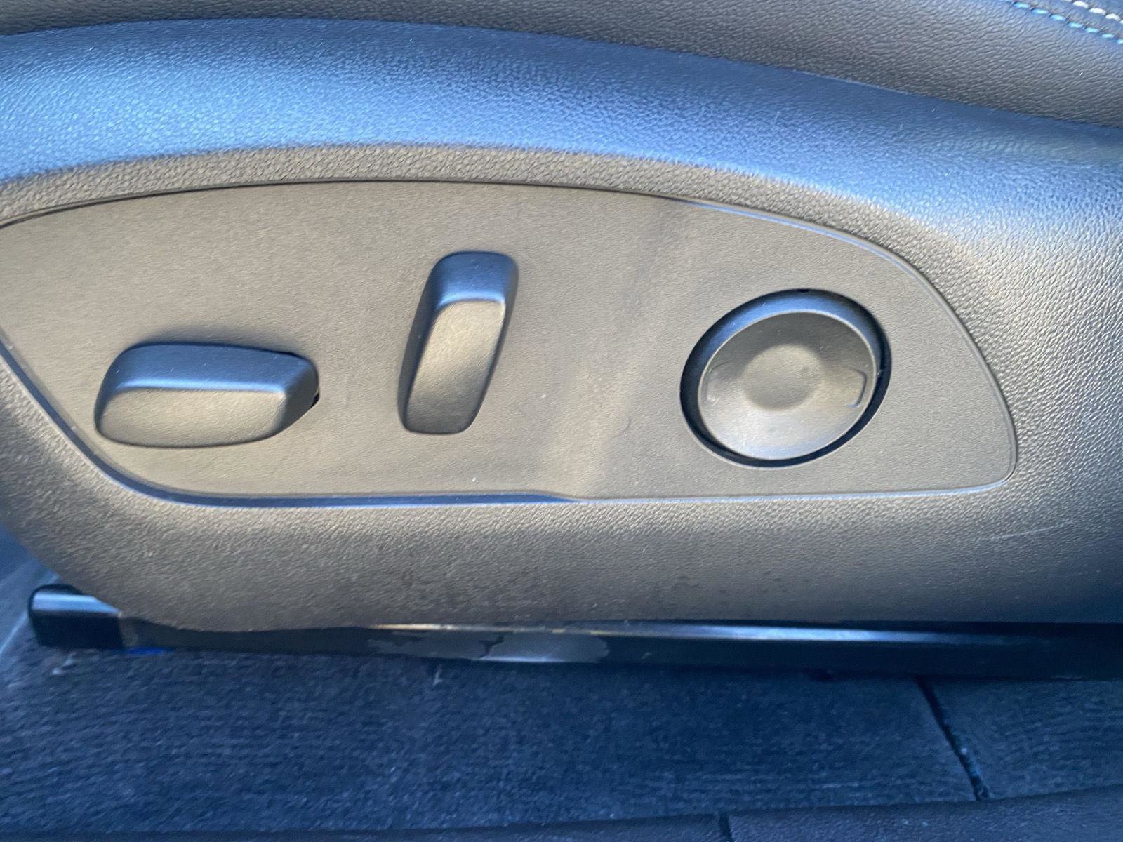 Used 2025 Chevrolet Equinox EV LT w/ Convenience Package image 14