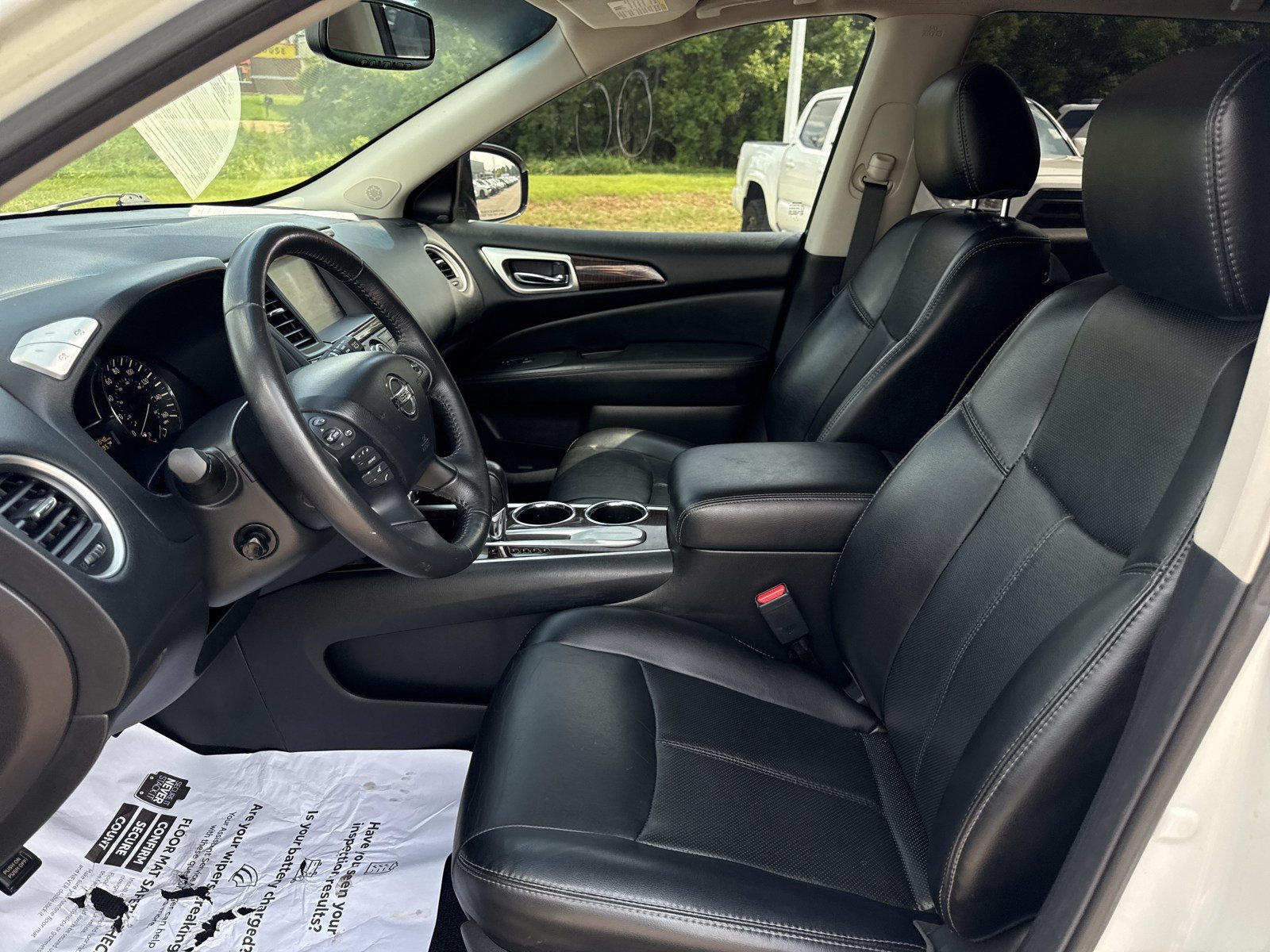 Used 2015 Nissan Pathfinder Platinum FWD image 11