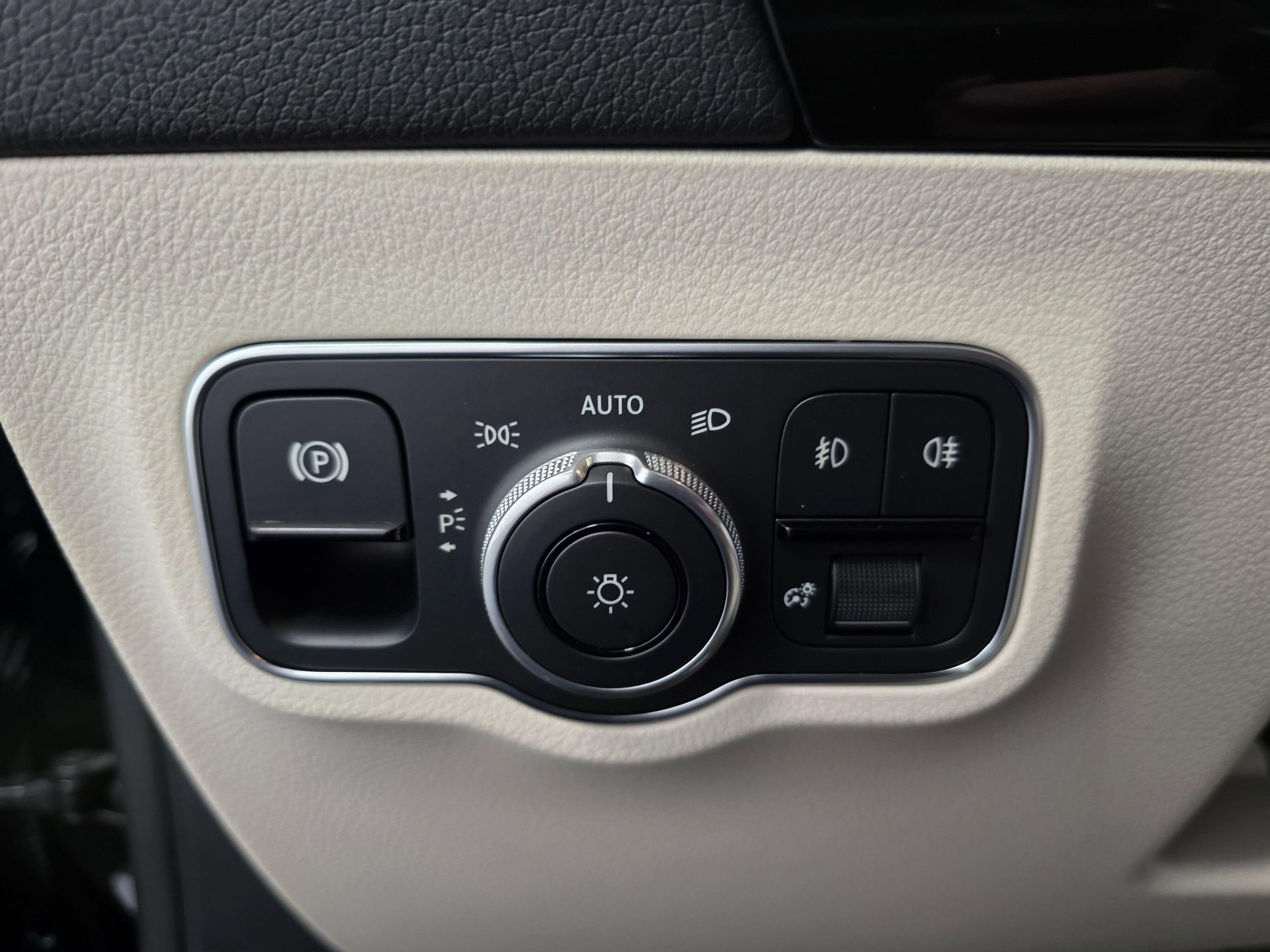 Used 2025 Mercedes-Benz GLA 250 4MATIC image 34