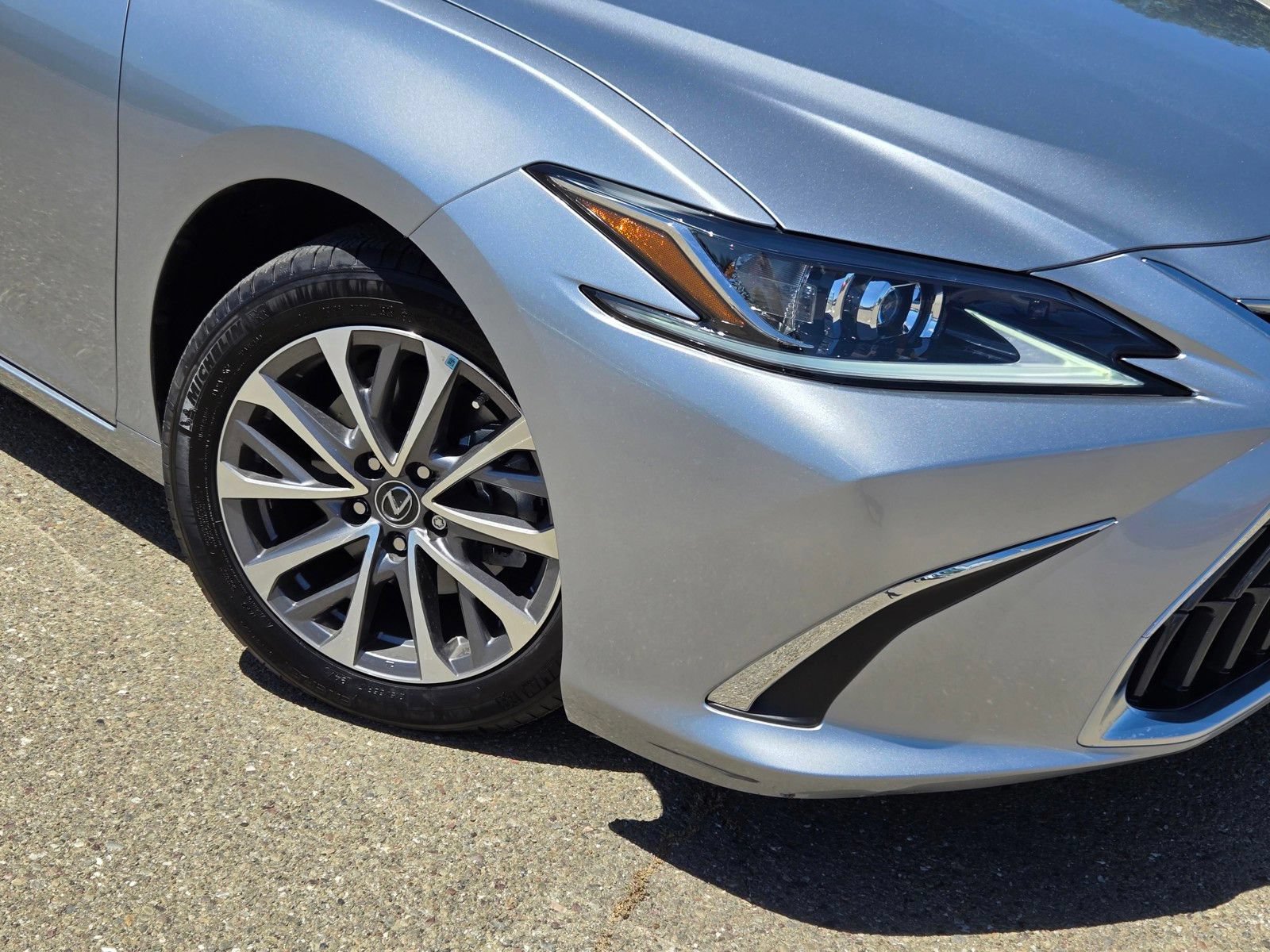 Used 2024 Lexus ES 350 w/ Accessory Package (Z1) FWD image 9
