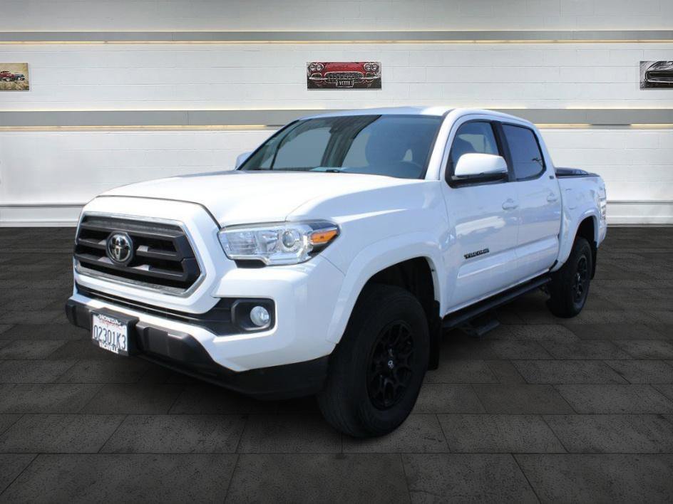 Used 2022 Toyota Tacoma SR5 w/ Technology Package image 3