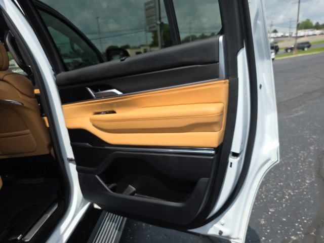 Used 2025 Jeep Grand Wagoneer Series III w/ Rear Seat Video Group 1 AWD/4WD image 43