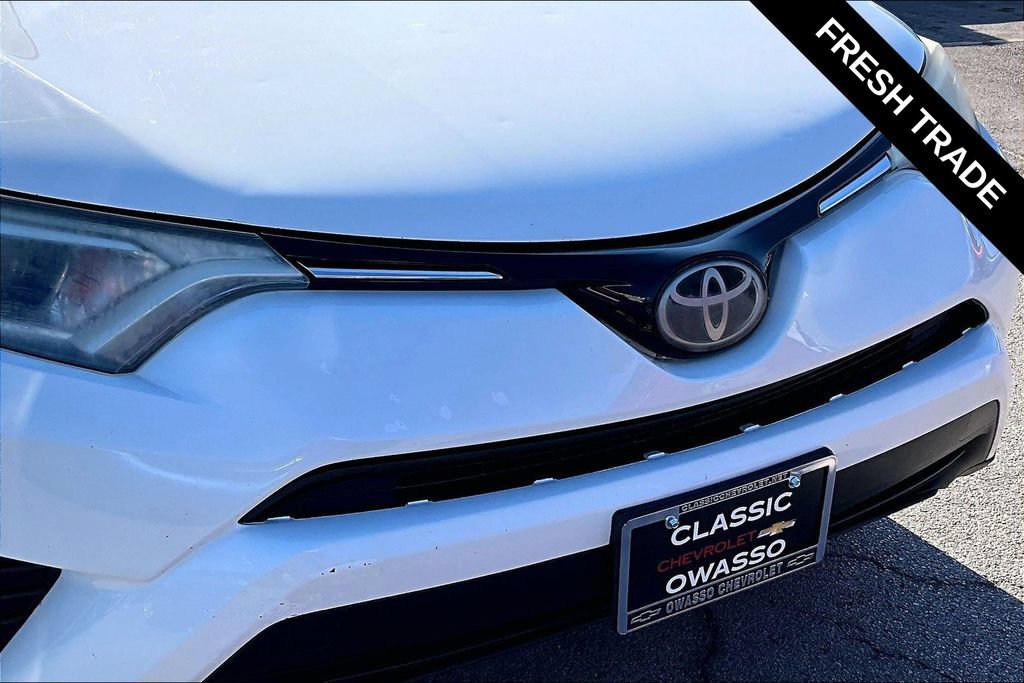 Used 2018 Toyota RAV4 LE AWD/4WD image 31