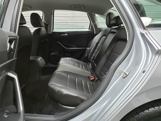 Used 2022 Volkswagen Jetta SE FWD image 17
