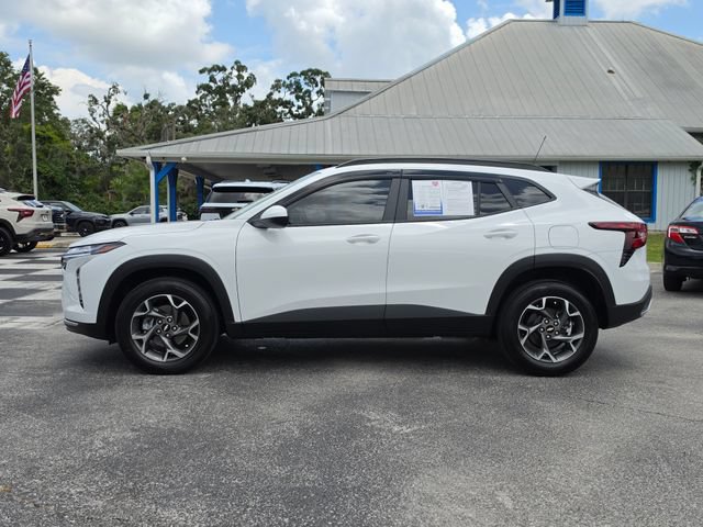 Used 2025 Chevrolet Trax LT w/ Driver Confidence Package FWD image 2
