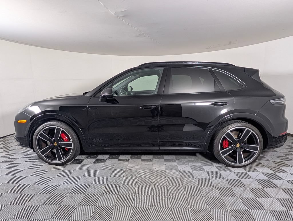 Used 2023 Porsche Cayenne GTS AWD/4WD image 2