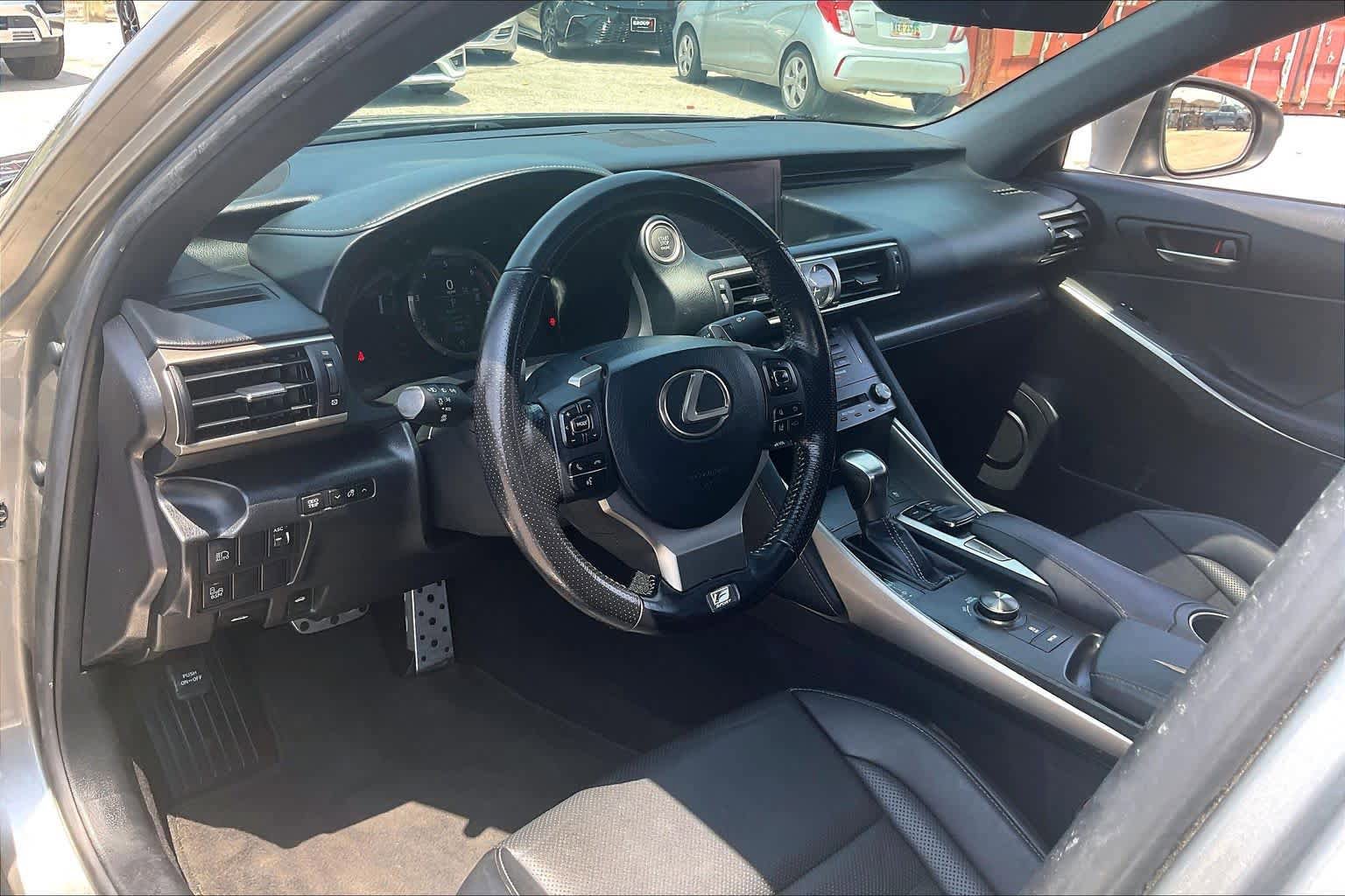 Used 2017 Lexus IS 200t F Sport w/ F Sport Package RWD image 18