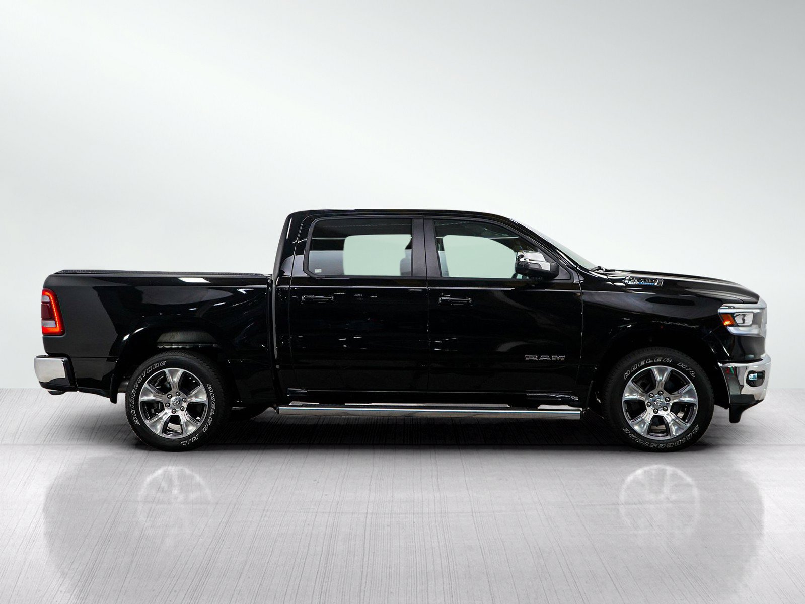Used 2024 RAM 1500 Laramie AWD/4WD image 6