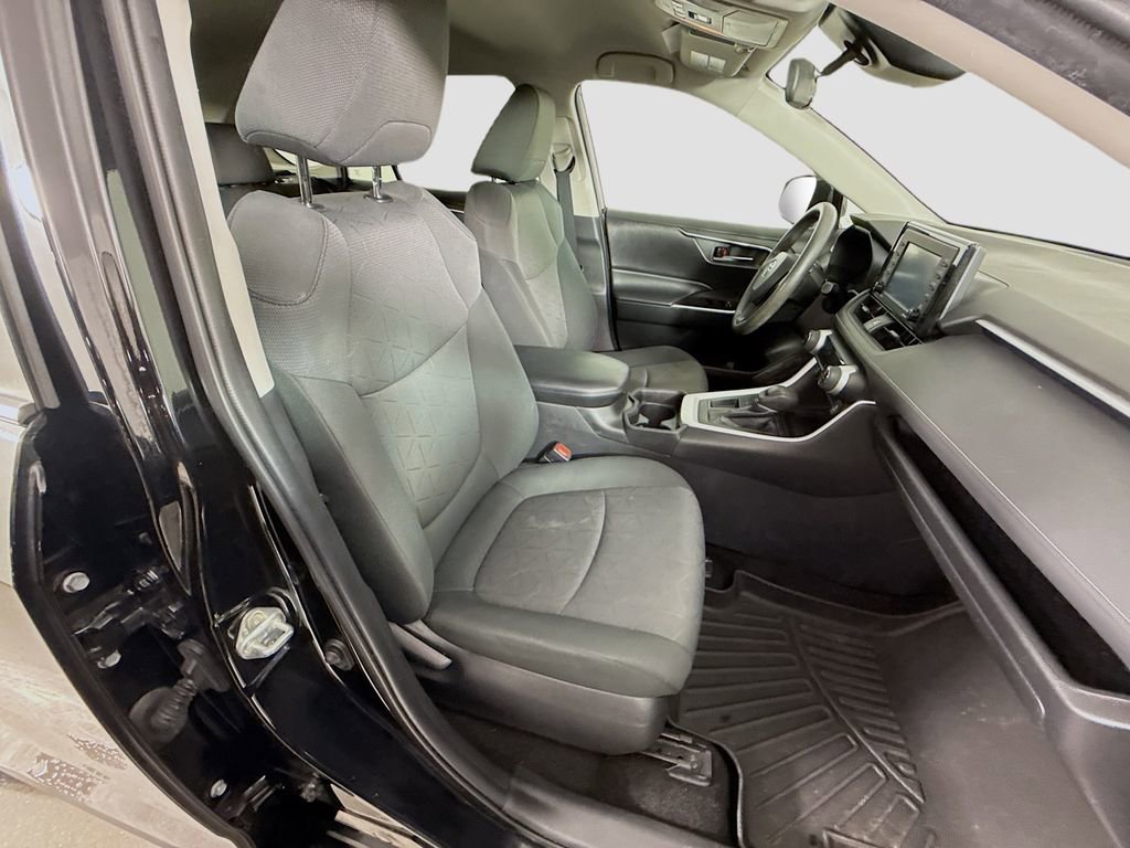 Used 2021 Toyota RAV4 XLE image 18