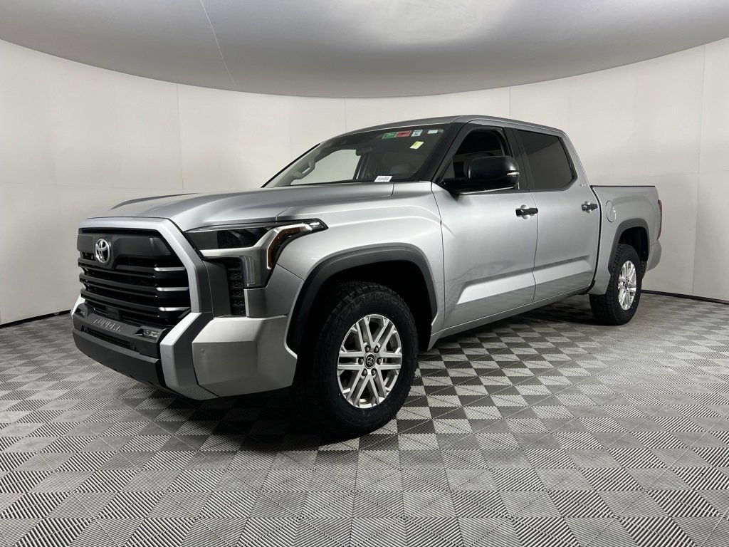 Used 2022 Toyota Tundra SR5 w/ Convenience Package image 3