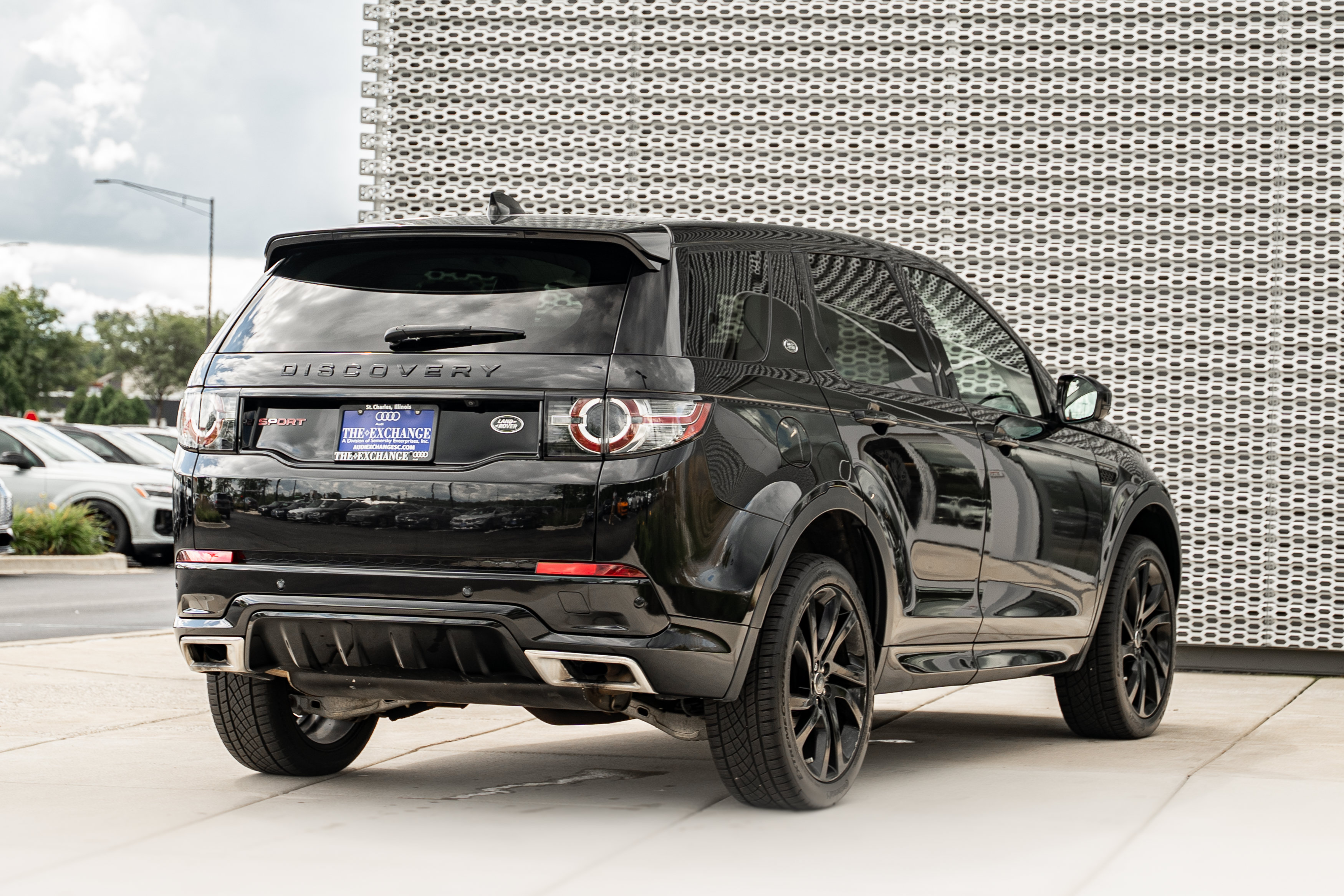 Used 2017 Land Rover Discovery Sport HSE Luxury AWD/4WD image 3
