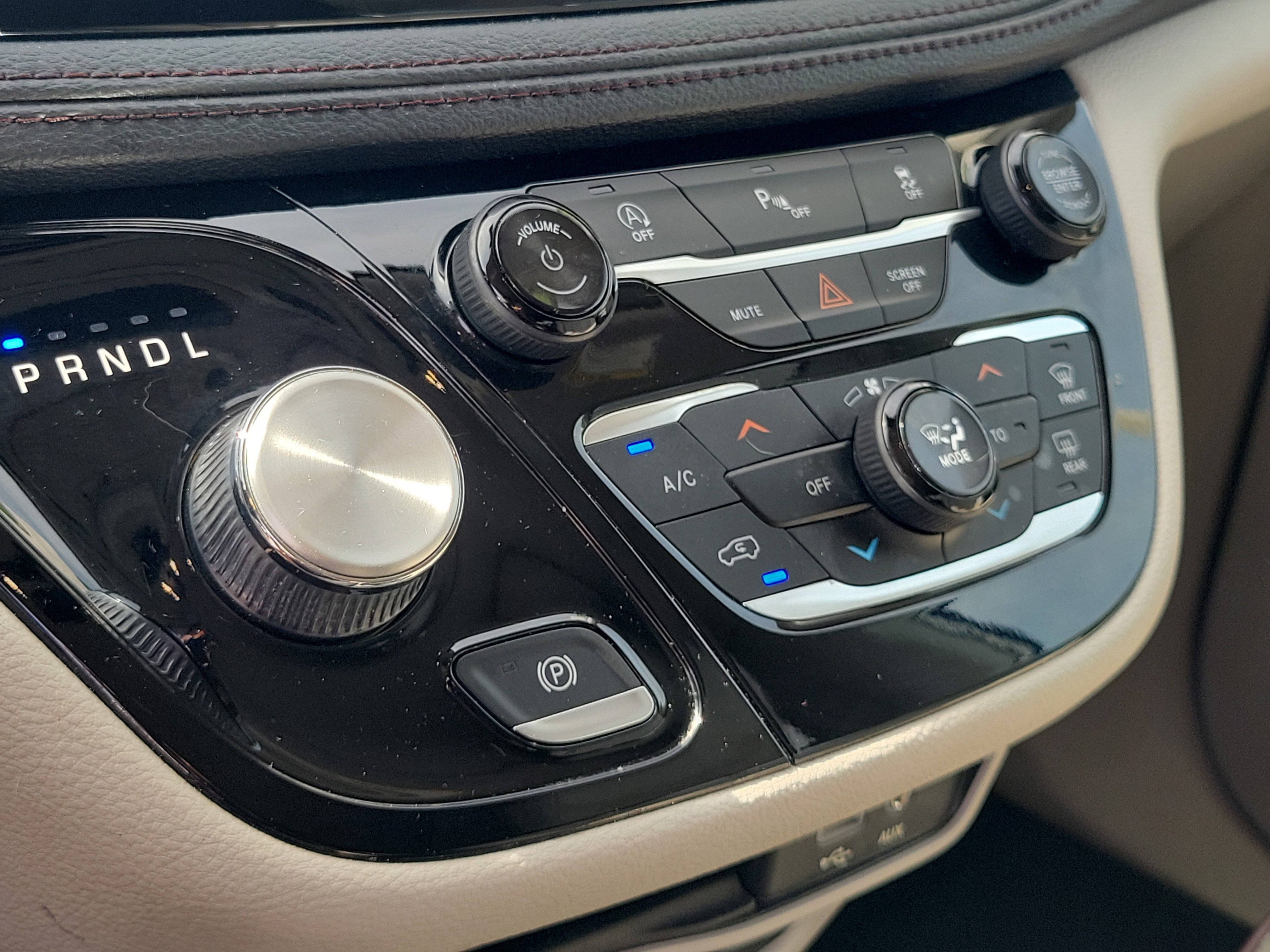 Used 2020 Chrysler Pacifica Limited FWD image 24