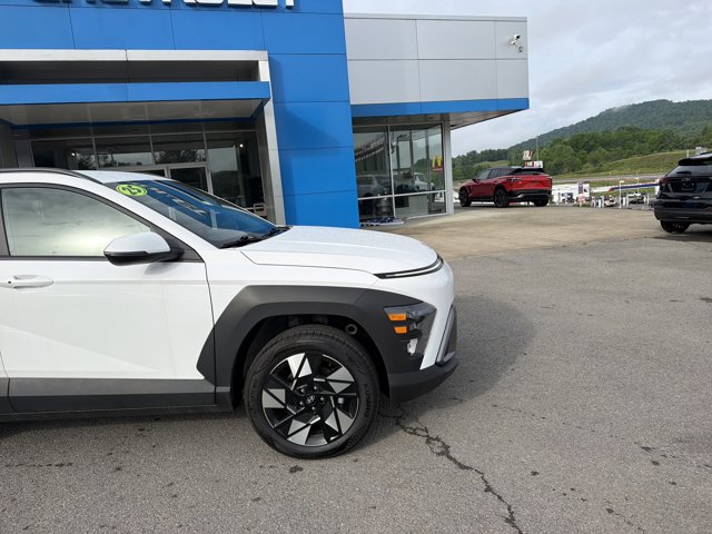 Used 2025 Hyundai Kona SEL AWD/4WD image 2