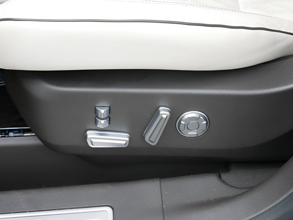 Used 2024 Lincoln Nautilus Black Label w/ Jet Appearance Package (87T) AWD/4WD image 16