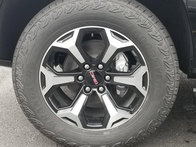 New 2026 GMC Yukon XL AT4 w/ AT4 Premium Plus Package AWD/4WD image 15