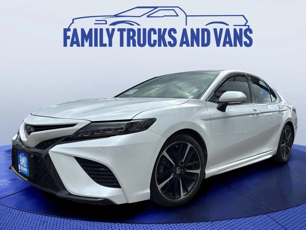 Used 2018 Toyota Camry XSE FWD image 1
