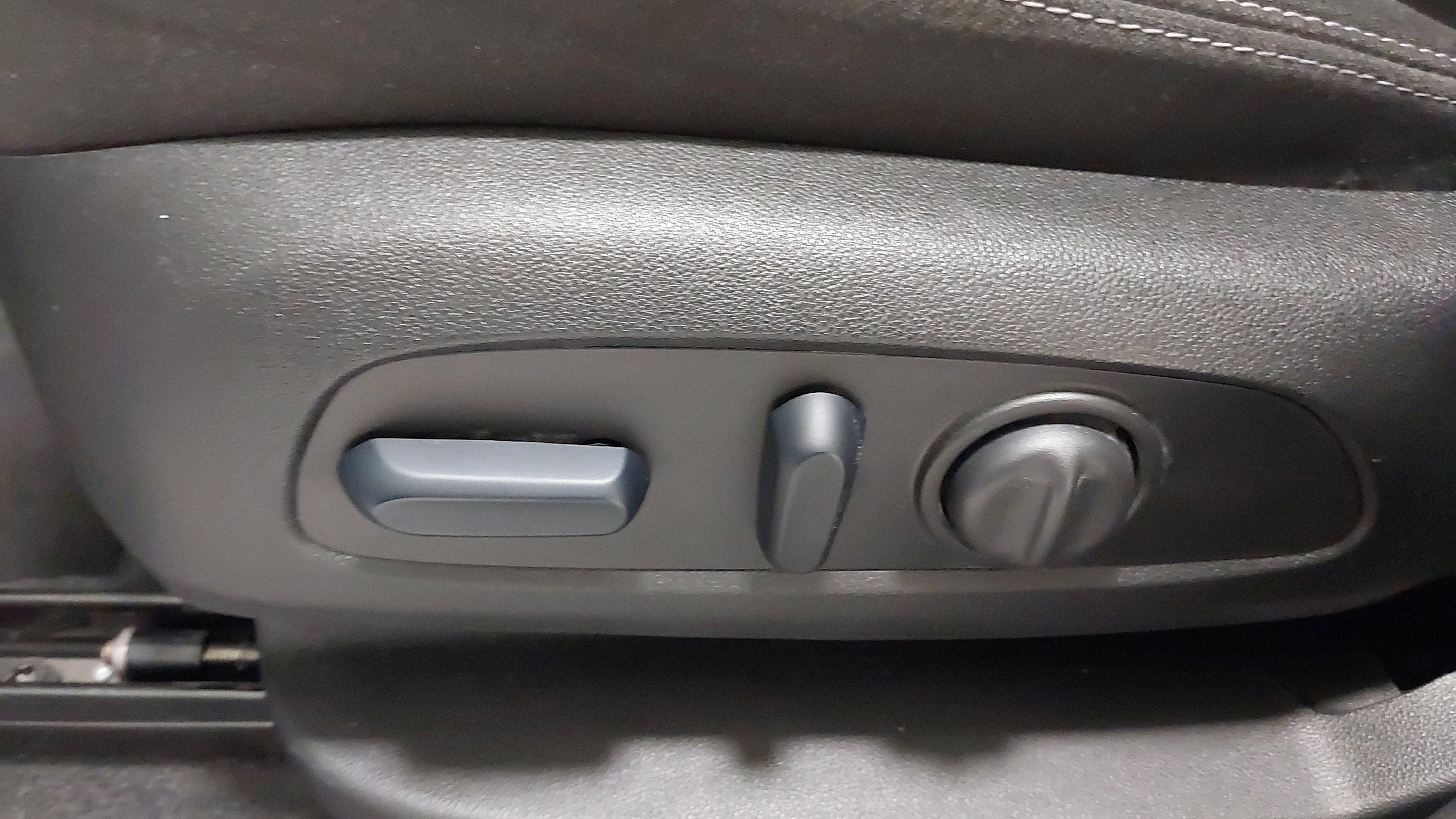 Used 2024 GMC Terrain SLE w/ Driver Convenience Package AWD/4WD image 22