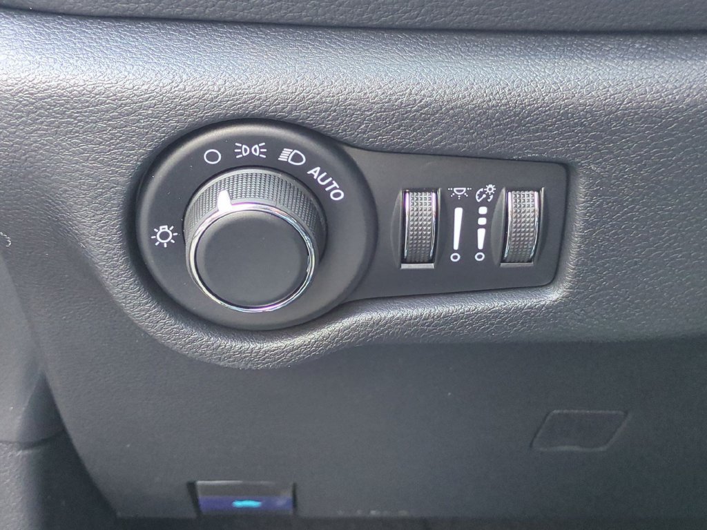 New 2027 Chrysler Pacifica Select FWD image 20