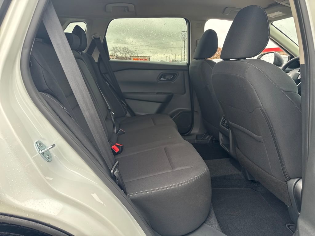 Used 2025 Nissan Rogue S image 14