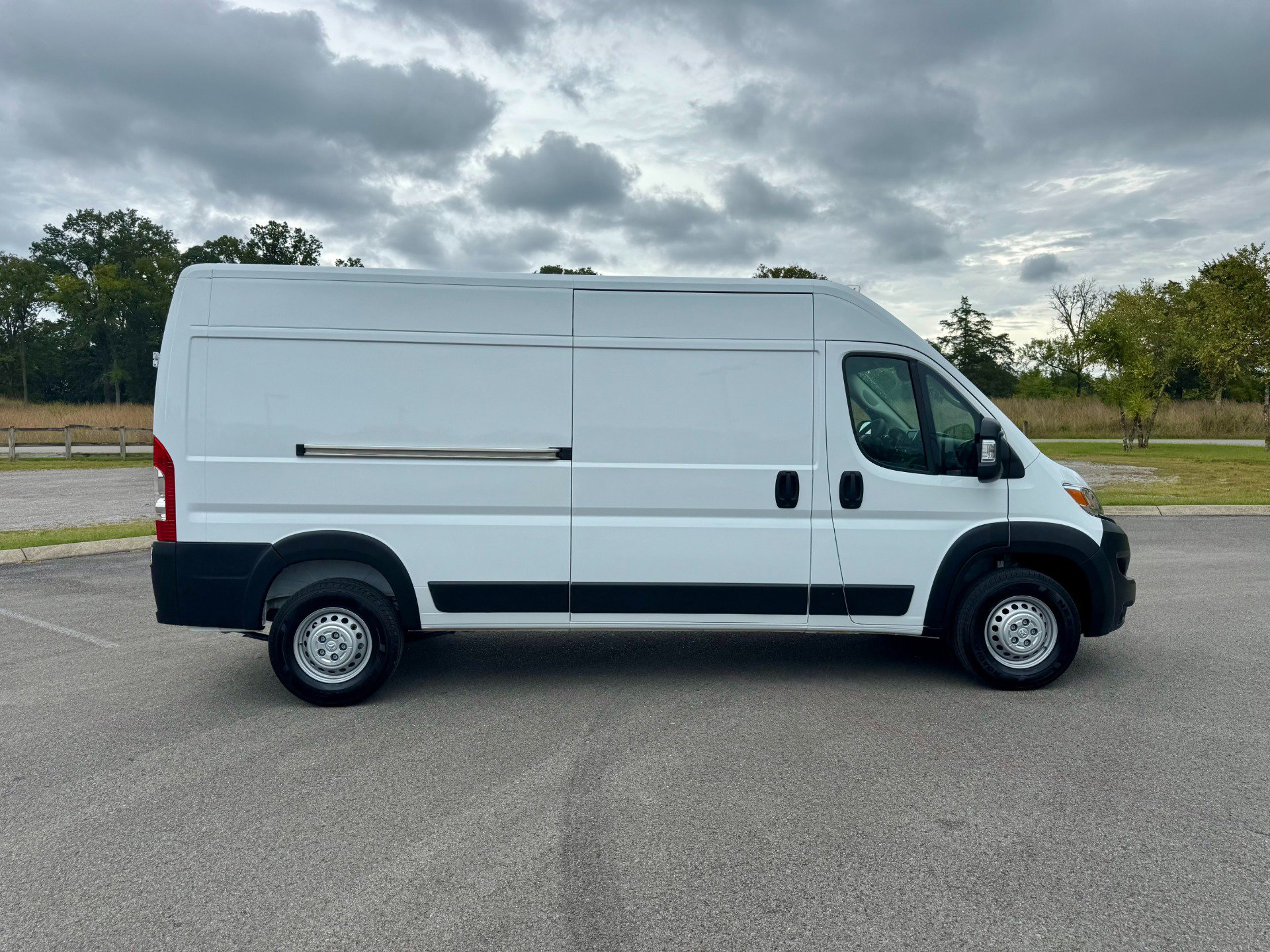 Used 2025 RAM ProMaster 2500 w/ Convenience Group image 10