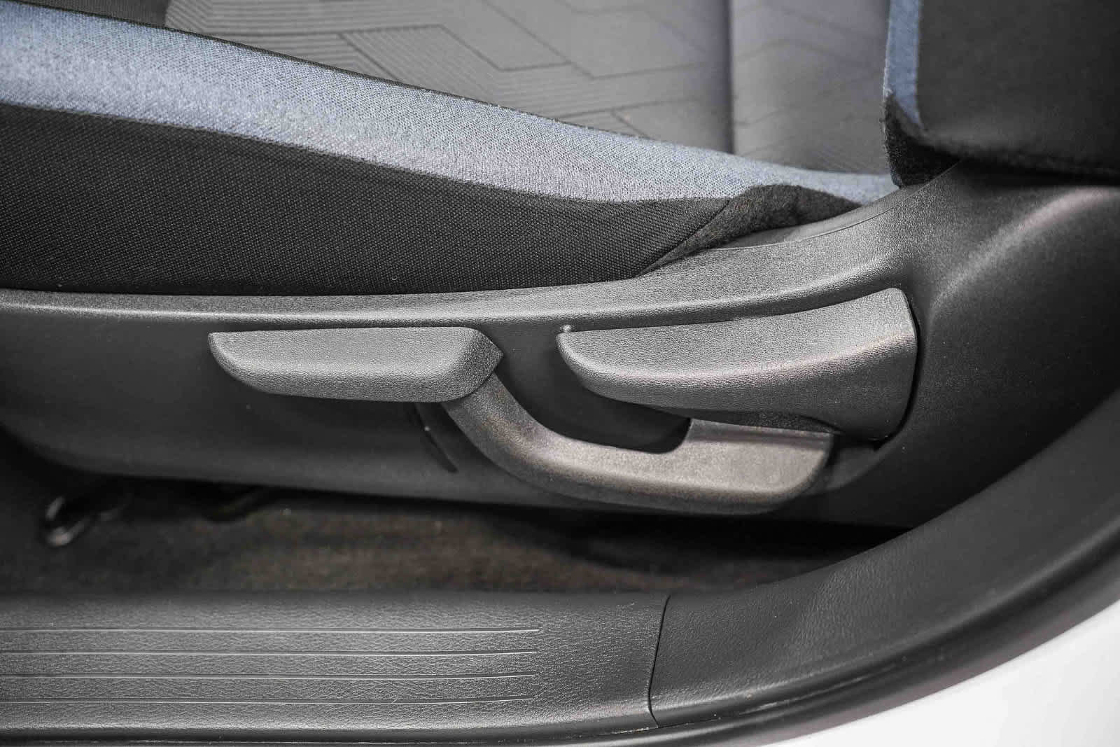 Used 2025 Nissan Versa SV w/ Trunk Package FWD image 20