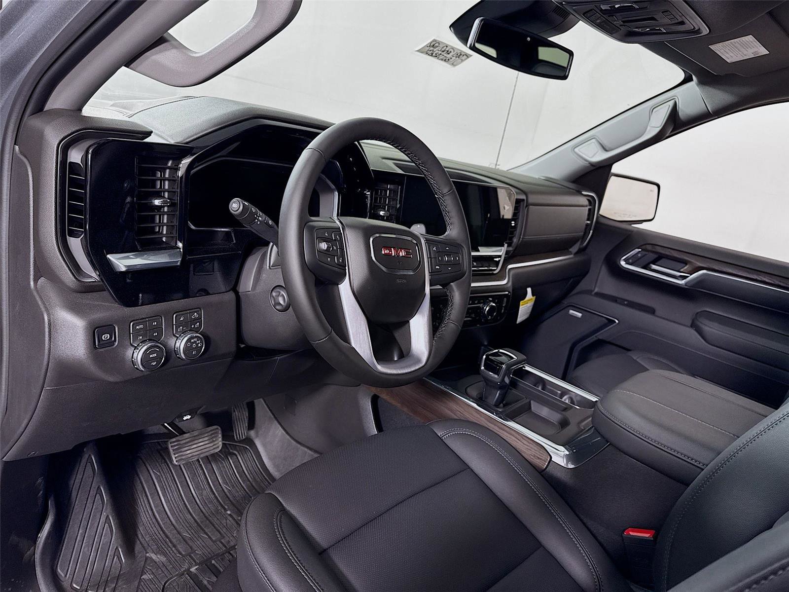 New 2026 GMC Sierra 1500 SLT AWD/4WD image 3