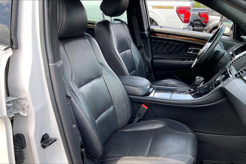 Used 2019 Ford Taurus Limited AWD/4WD image 6