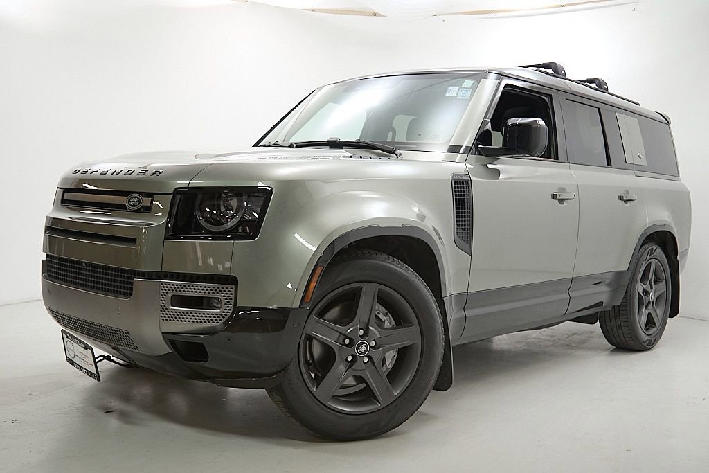 Used 2024 Land Rover Defender 130 X-Dynamic SE image 2