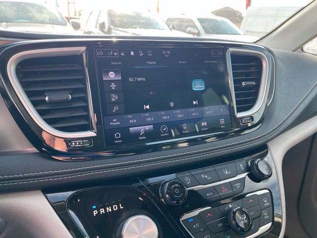 Used 2023 Chrysler Pacifica Touring-L AWD/4WD image 22