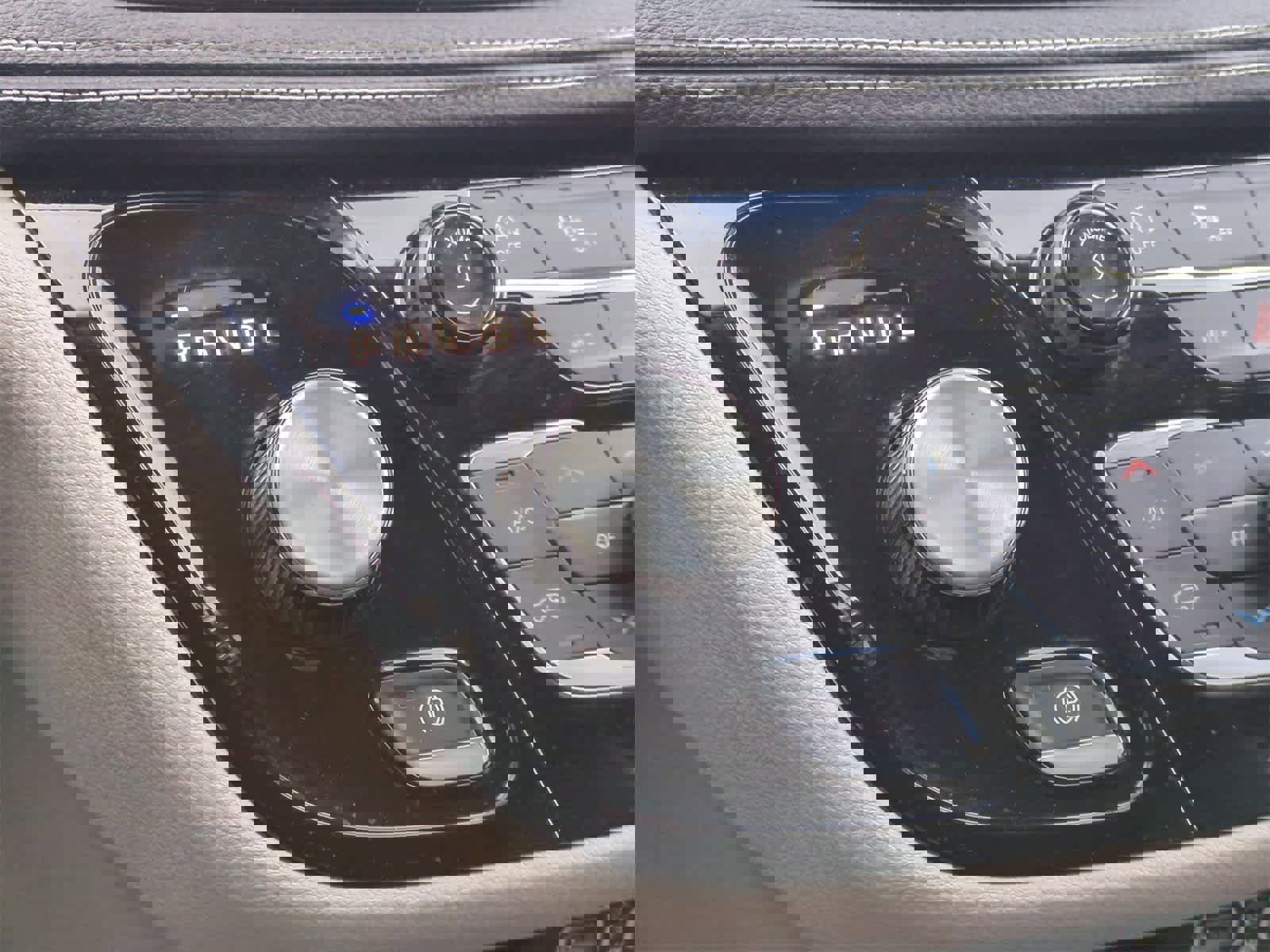 Used 2023 Chrysler Pacifica Touring-L image 32