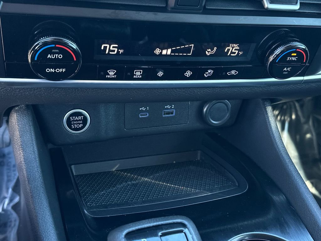 Used 2023 Nissan Rogue SV image 28