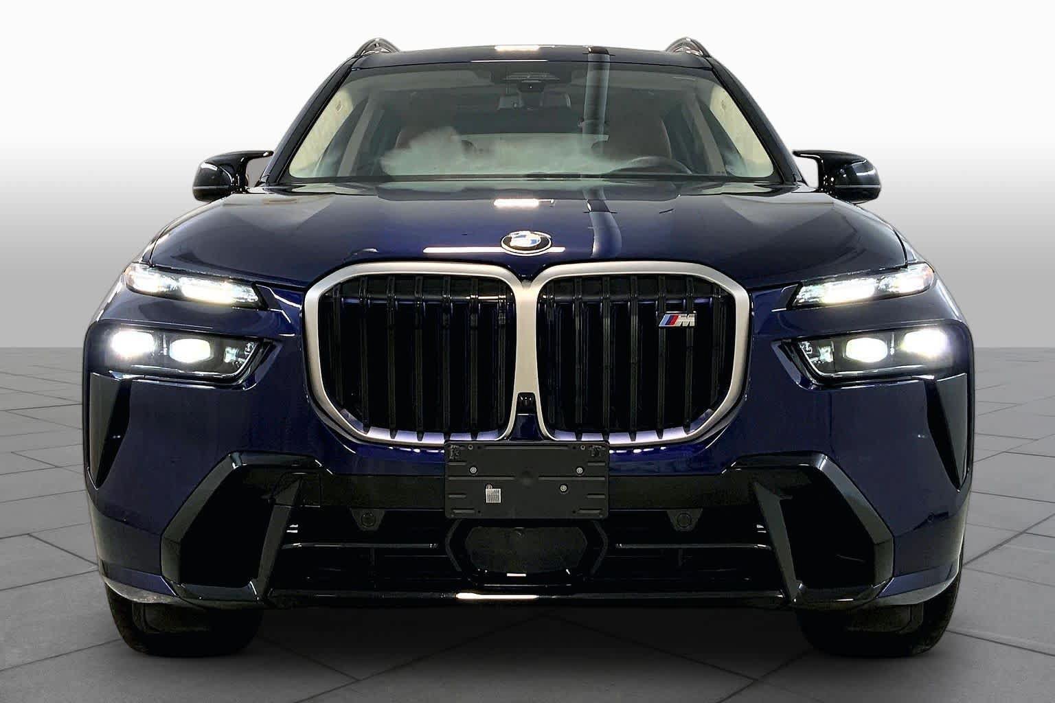 Used 2025 BMW X7 M60i AWD/4WD image 3