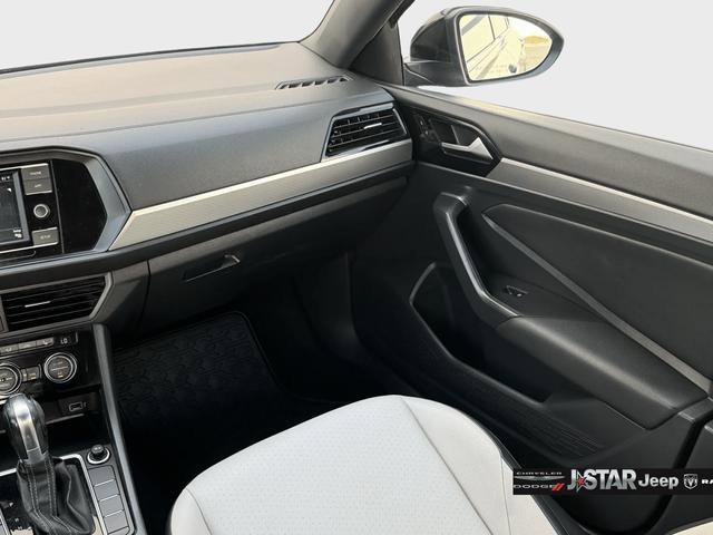 Used 2019 Volkswagen Jetta R-Line w/ R-Line Cold Weather Package FWD image 18