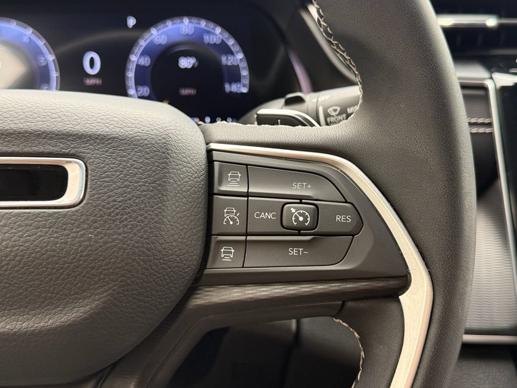 Certified 2023 Jeep Grand Cherokee Laredo AWD/4WD image 29
