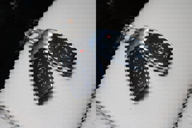 Used 2021 Mercedes-Benz GLB 250 4MATIC w/ Premium Package image 16