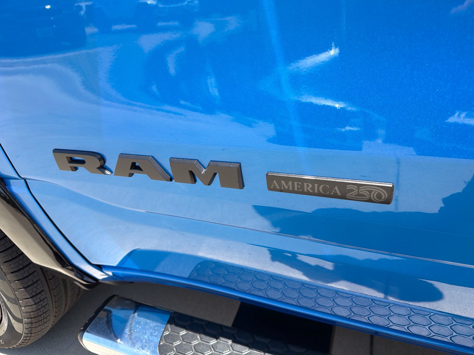 New 2026 RAM 1500 Laramie AWD/4WD image 10