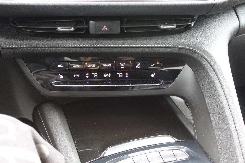 Used 2021 Buick Envision Essence w/ Sport Touring Package FWD image 13