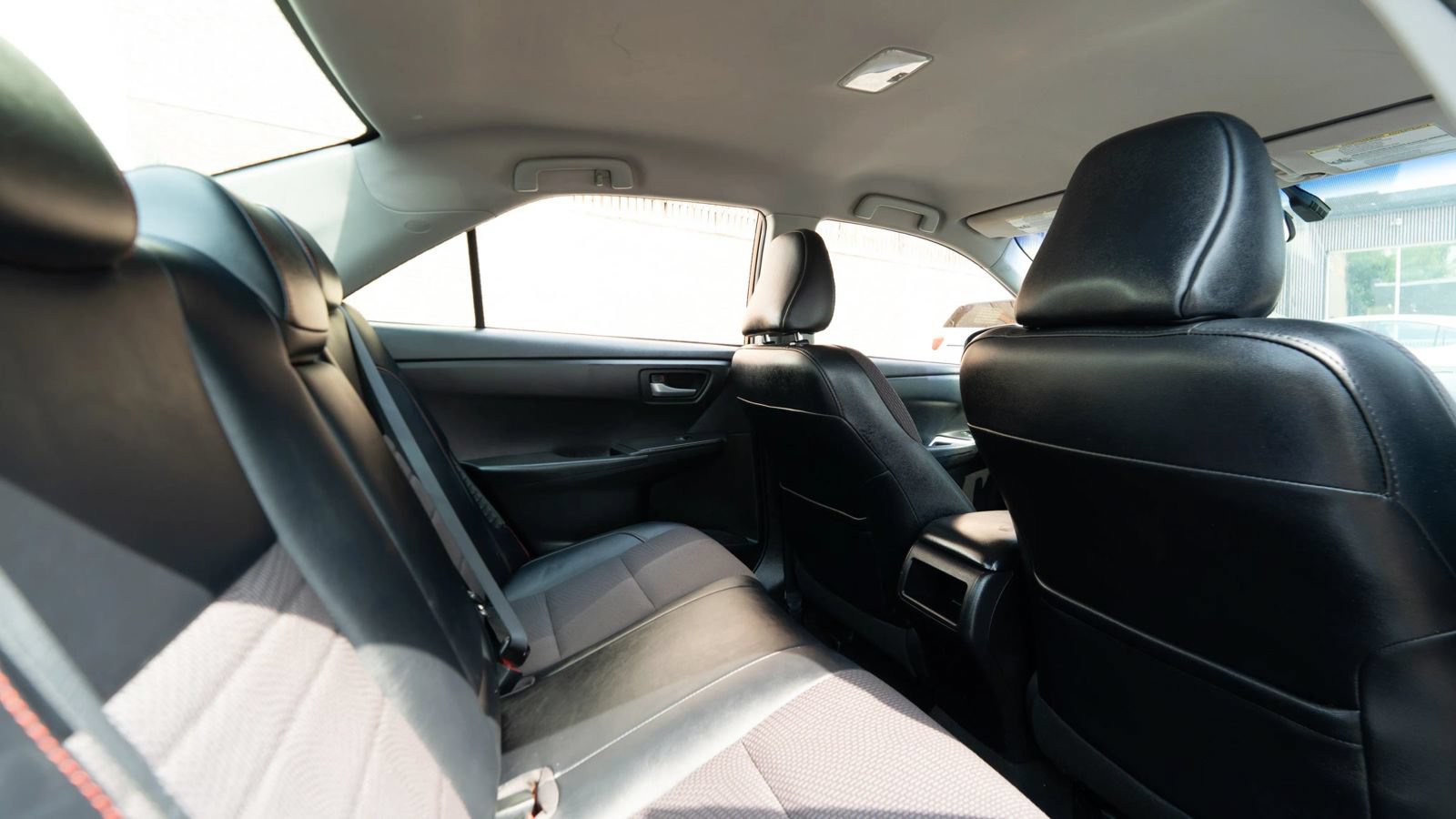 Used 2016 Toyota Camry SE FWD image 17