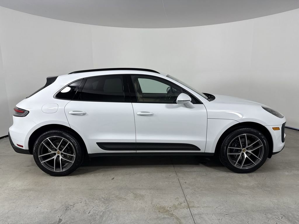 Certified 2025 Porsche Macan image 8