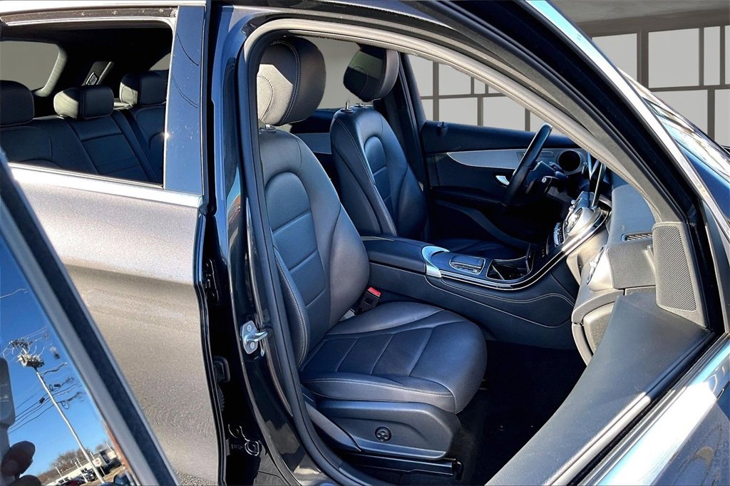 Used 2021 Mercedes-Benz GLC 300 4MATIC image 7