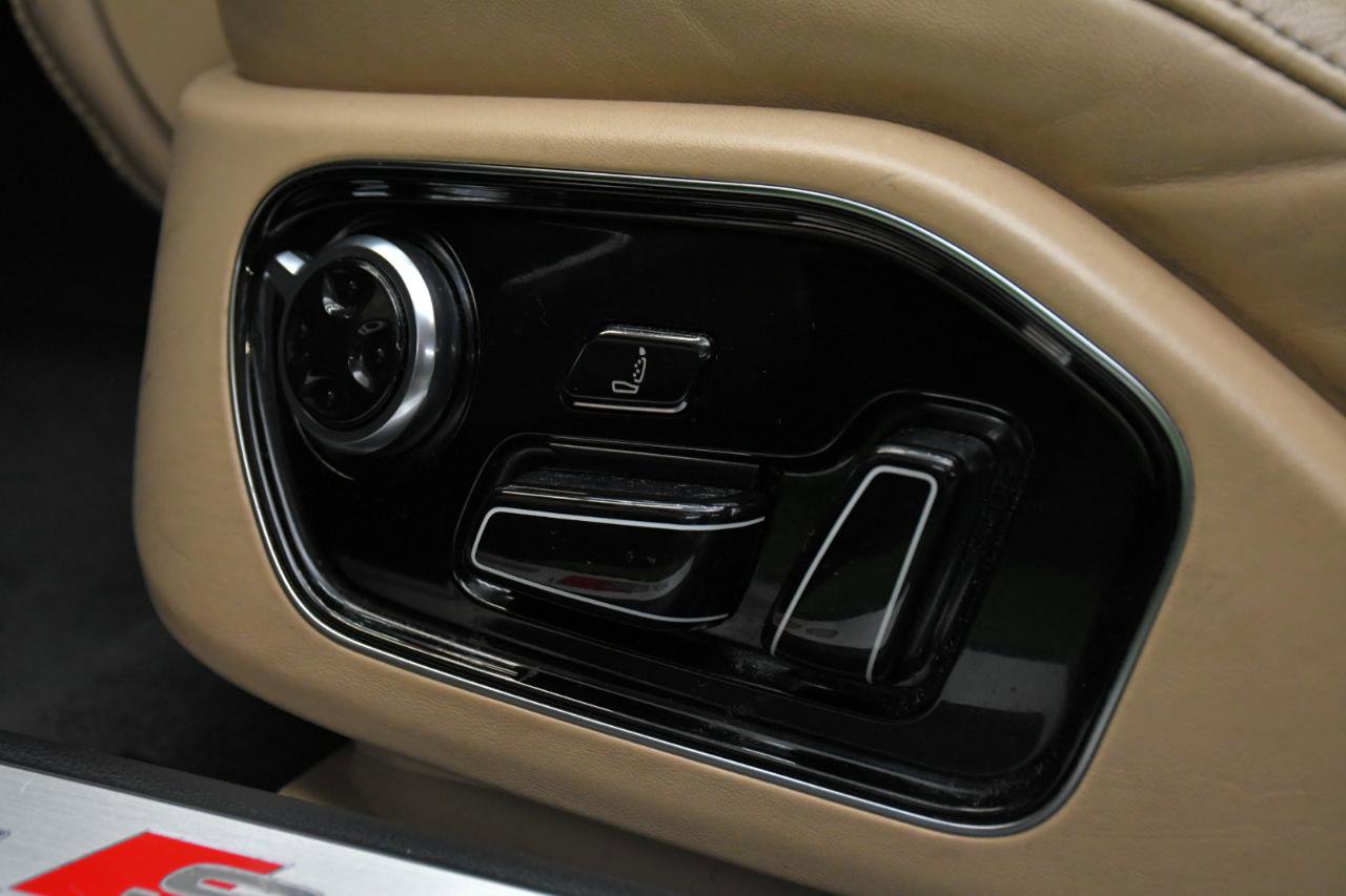 Used 2013 Audi S8 AWD/4WD image 21
